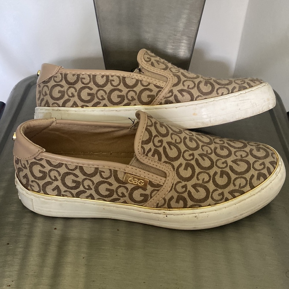 GBG slip on shoes